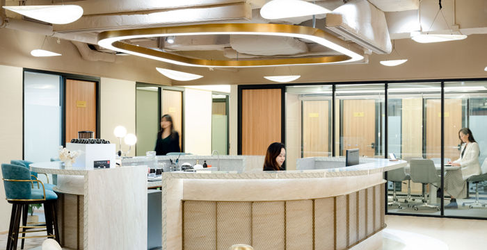 16-18 Queen's Road Central, Central - Image 2