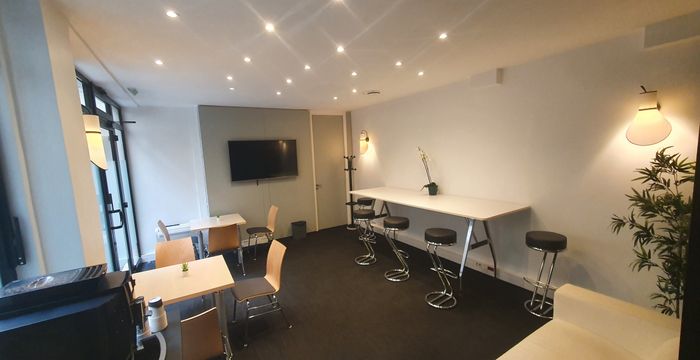 20 Rue Cambon, Paris - Image 3