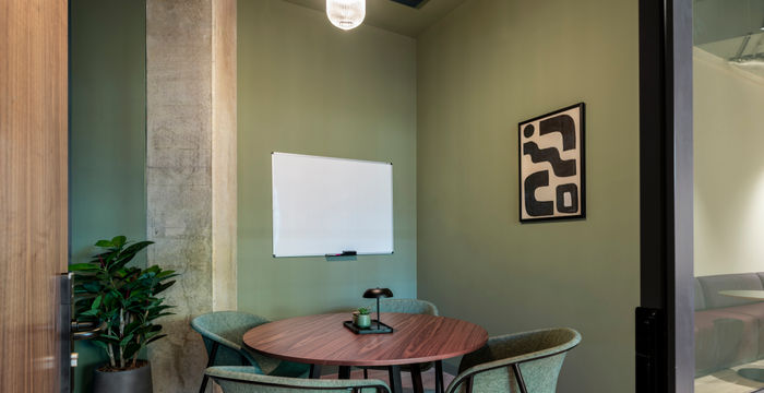 22 Ash Ave, London - Image 5