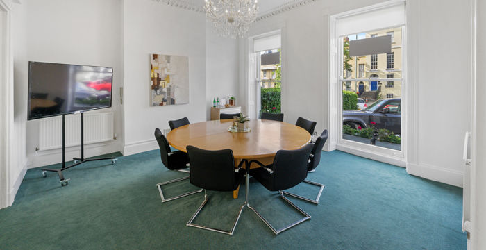 29 Cambray Place, Gloucestershire - Image 2