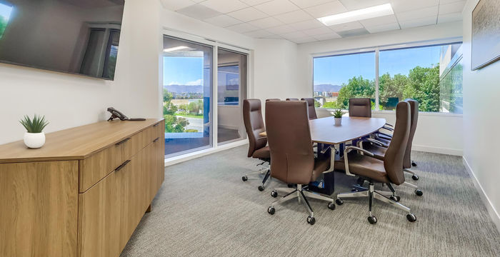 21300 Victory Boulevard, Woodland Hills - Image 3