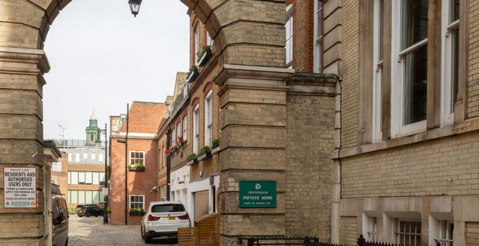 22 Grosvenor Gardens Mews, London - Image 4