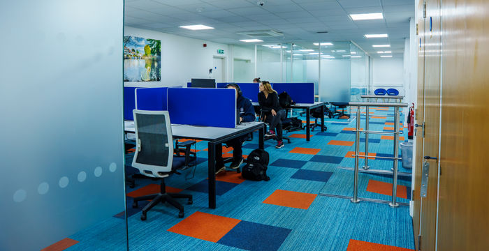 33 Hanworth Road, Surrey - Image 2