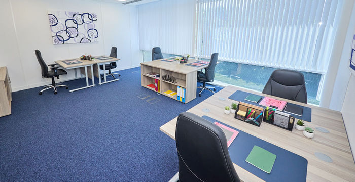 720 Centennial Court, Elstree - Image 4