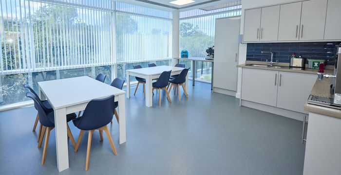 720 Centennial Court, Elstree - Image 3