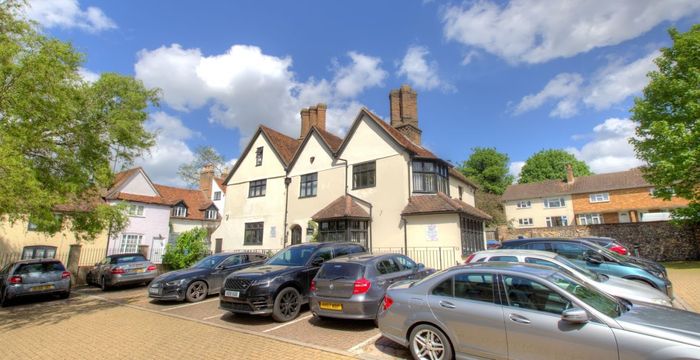 Cornerhall, Hemel Hempstead Herts - Image 4