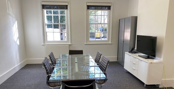 The Lodge Thorncroft Manor, Leatherhead Surrey - Image 4