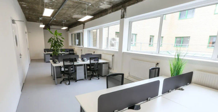 470 Bath Road, Bristol - Image 2