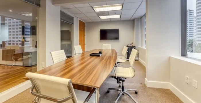 999 Brickell Ave, Miami - Image 2