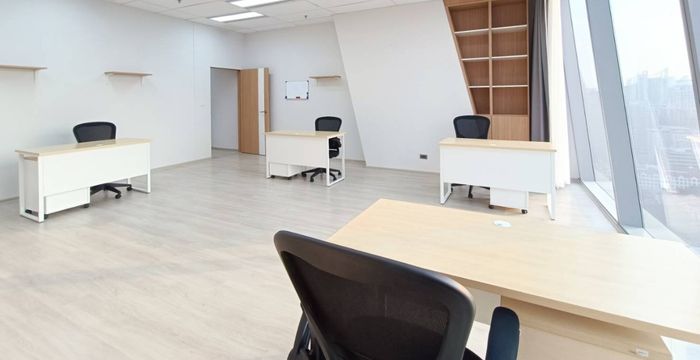 Chit Lom Alley Ploenchit Road, Pathum Wan - Image 5