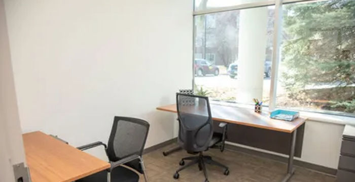 2 Burlington Woods Drive, Burlington - Image 2