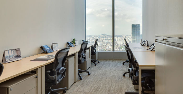 10 Gukjegeumyung-ro, Youngdeungpo-gu - Image 2