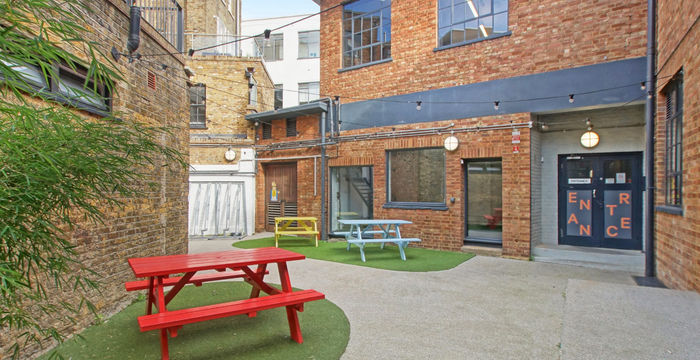 25 Holywell Row, Greater London - Image 3