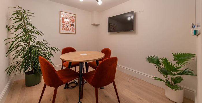 321 Oxford Street, Greater London - Image 4