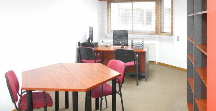 2 Calle Alférez Provisional, León - Image 2