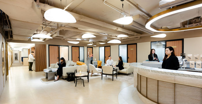 16-18 Queen's Road Central, Central - Image 5