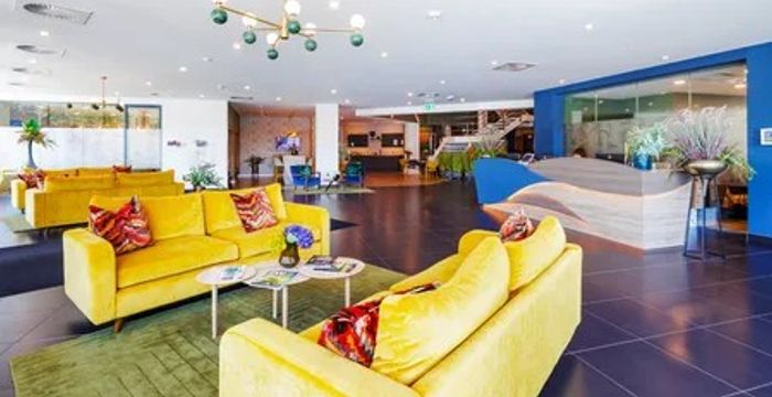 100 Berkshire Place, Winnersh - Image 2