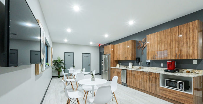 404 Airport Freeway, Bedford - Image 4