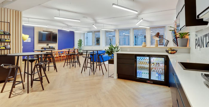 27 Rue De Surène, Paris - Image 4