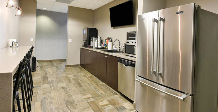 1901 N Roselle Road, Schaumburg - Image 3