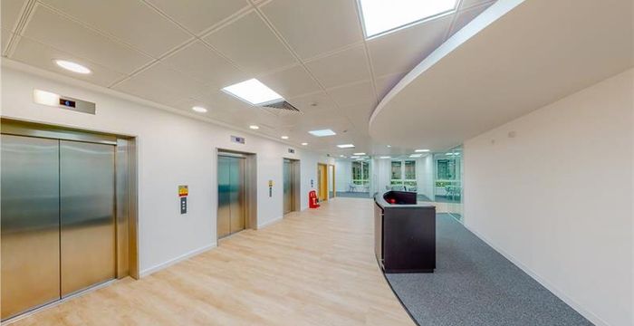 1 Kings Arm Yard, Bank - Image 4