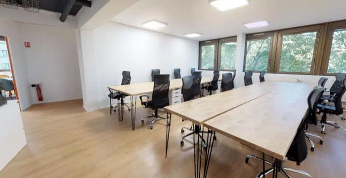 5 Pl Du Colonel Fabien, Paris - Image 5