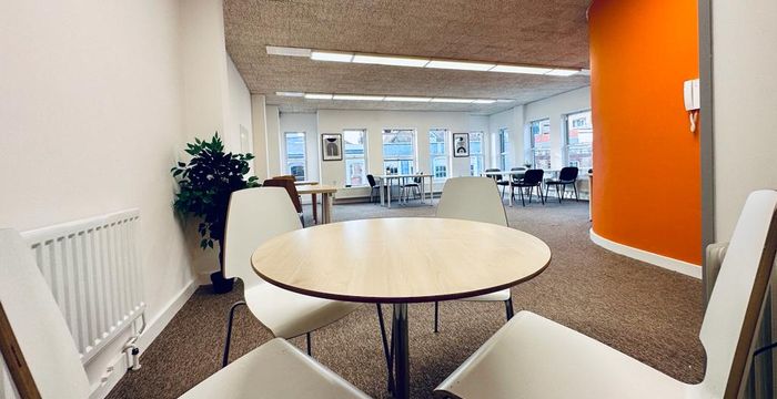 69 High Street, Berkshire - Image 3