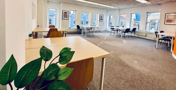 69 High Street, Berkshire - Image 3