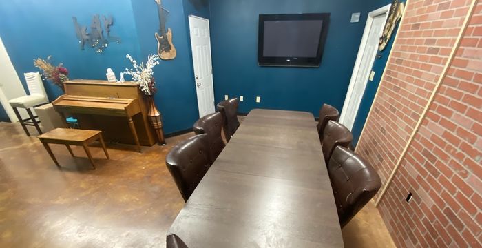 2540 Thousand Oaks Dr, San Antonio - Image 2