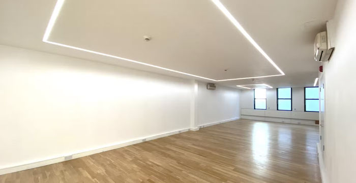 31-32 Eastcastle Street, London - Image 5