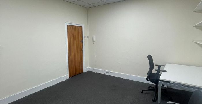 8 Gainsborough Road, Bushwood - Image 2