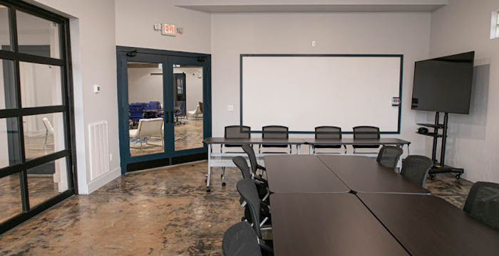 109 N Central Avenue, Centerville - Image 2