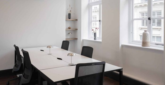 20 Eastcastle St, London - Image 2