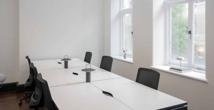 20 Eastcastle St, London - Image 2