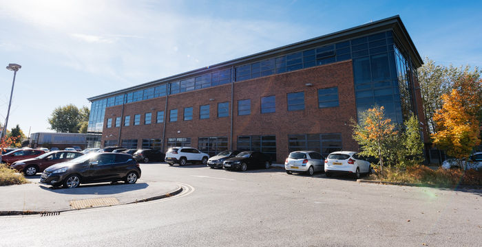 Longﬁelds Court, Barnsley - Image 5