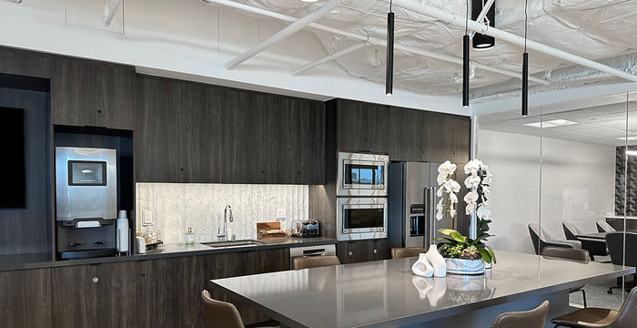 9465 Wilshire Boulevard, Beverly Hills - Image 2