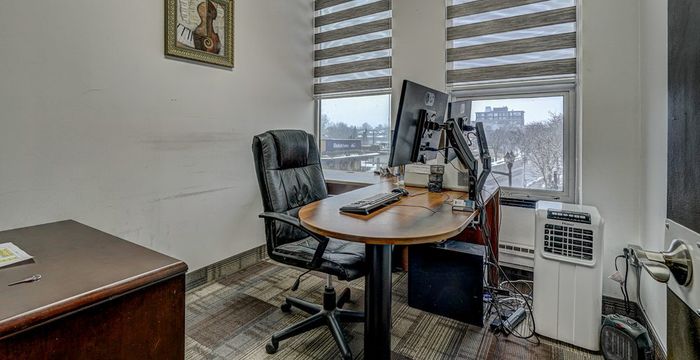 10271 Yonge St, Richmond Hill - Image 4