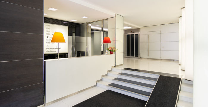 37 Av Pierre 1er De Serbie, Paris - Image 2