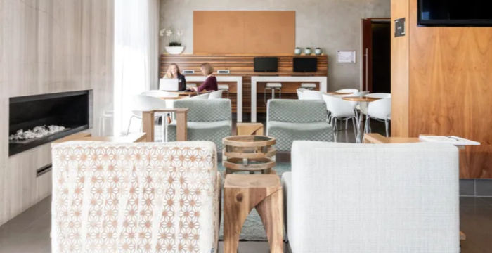 111 Simcoe Street N, Oshawa - Image 2