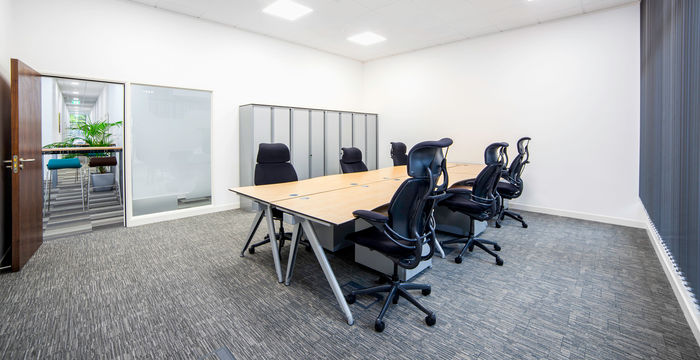 Harvest Crescent, Hampshire - Image 4