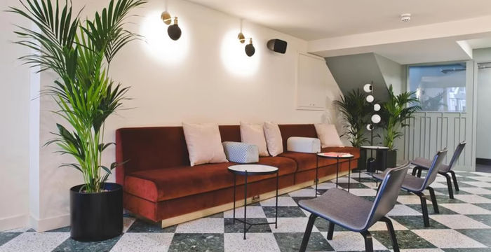 1 Hudsons Place Platform 1, Victoria Mainline Station - Image 3