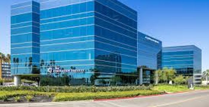 1 Centerpointe Drive, La Palma - Image 2