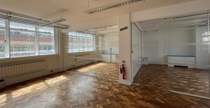 22-25 East Castle Street, Fitzrovia - Image 2