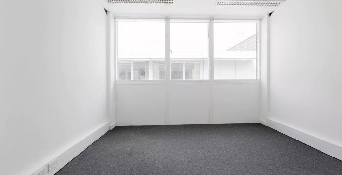 Great West Road, Brentford - Image 5