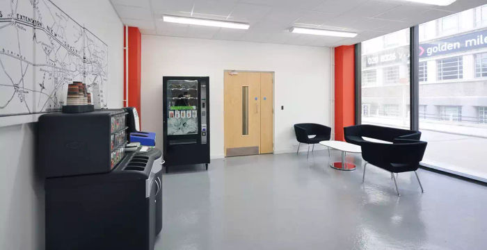 Great West Road, Brentford - Image 5