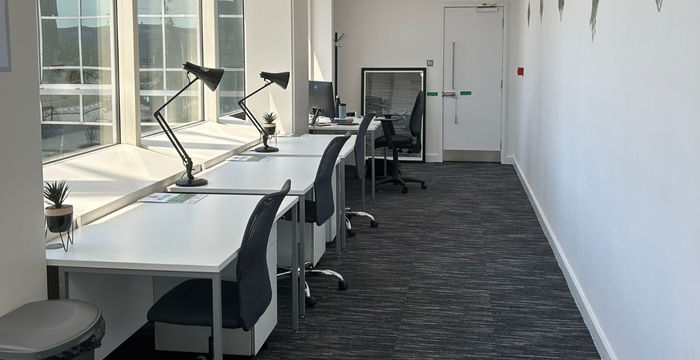 125 High Street, Crawley - Image 2