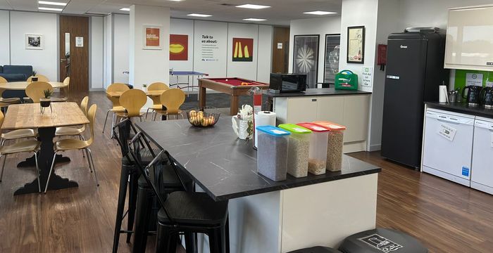 125 High Street, Crawley - Image 4