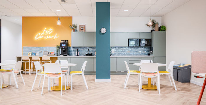 Millshaw Park Lane, Leeds - Image 2