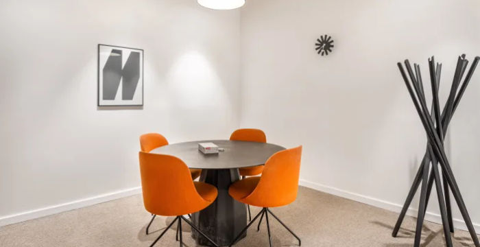 1 Manchester Park, Cheltenham - Image 3