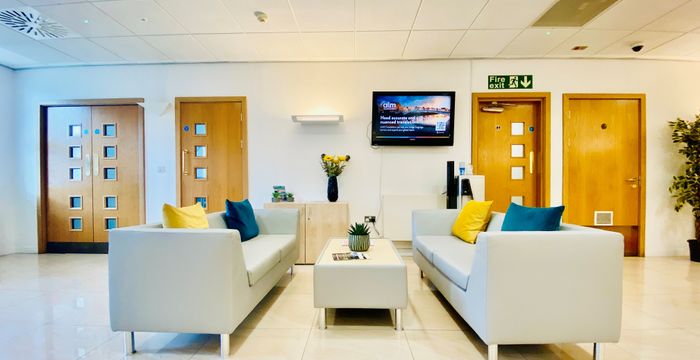 17 High Street, Henley-in-arden - Image 2